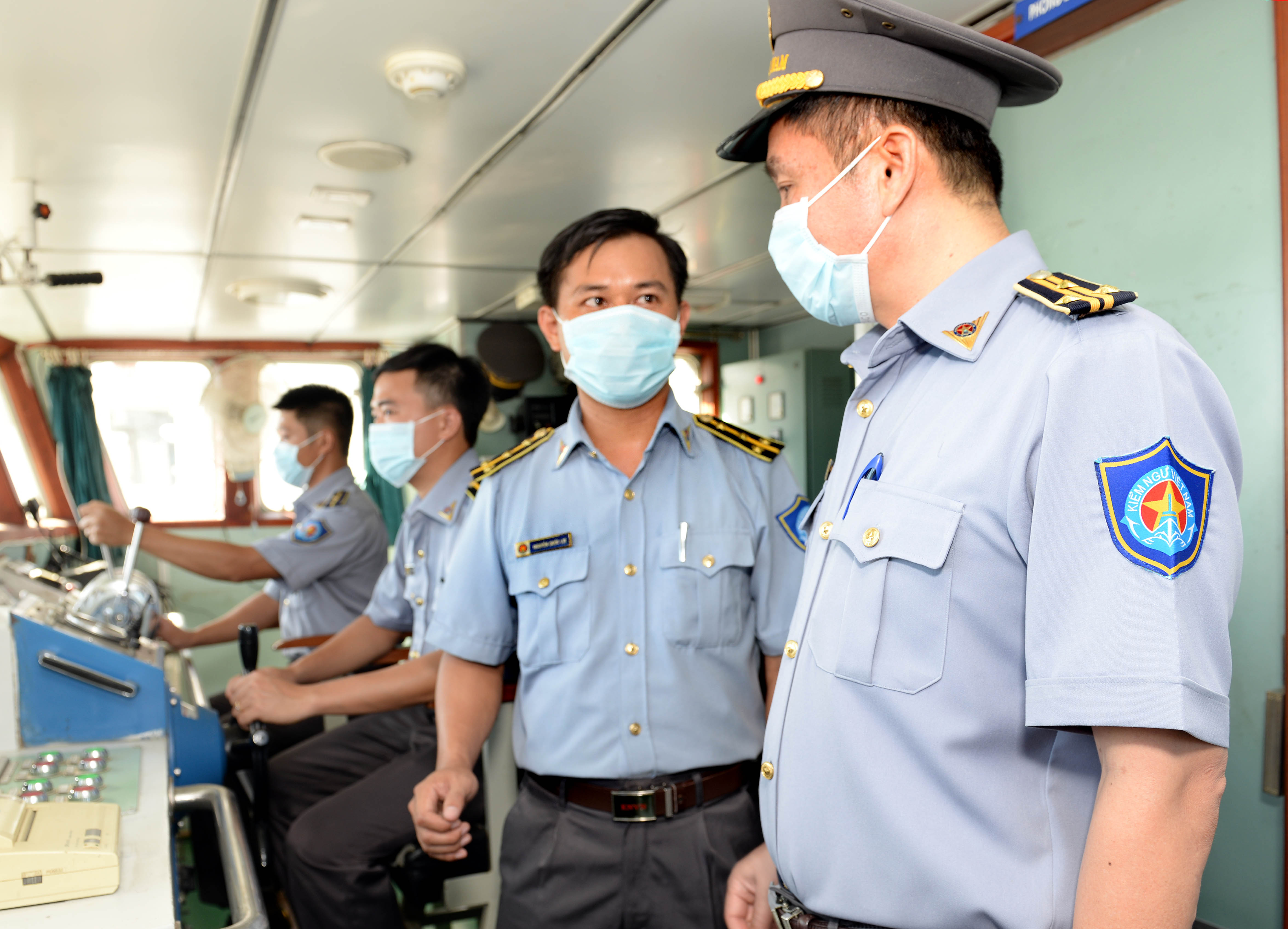 Kiên quyết giữ vững ngư trường, khéo léo bảo vệ ngư dân